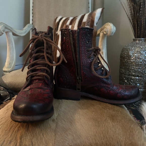 Freebird by Steven Red Croc Manchester 🦄bootie. Size 8. Only worn indoors. - Picture 3 of 6